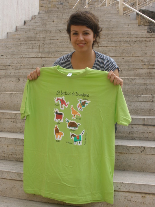 Elisabet Díez, Anduluplandu, presenta enguany aquesta samarreta amb il·lustracions del Bestiari de Tarragona