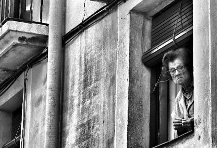 David Folch - Guaitant per la finestra; Tarragona Carrer Ventallols