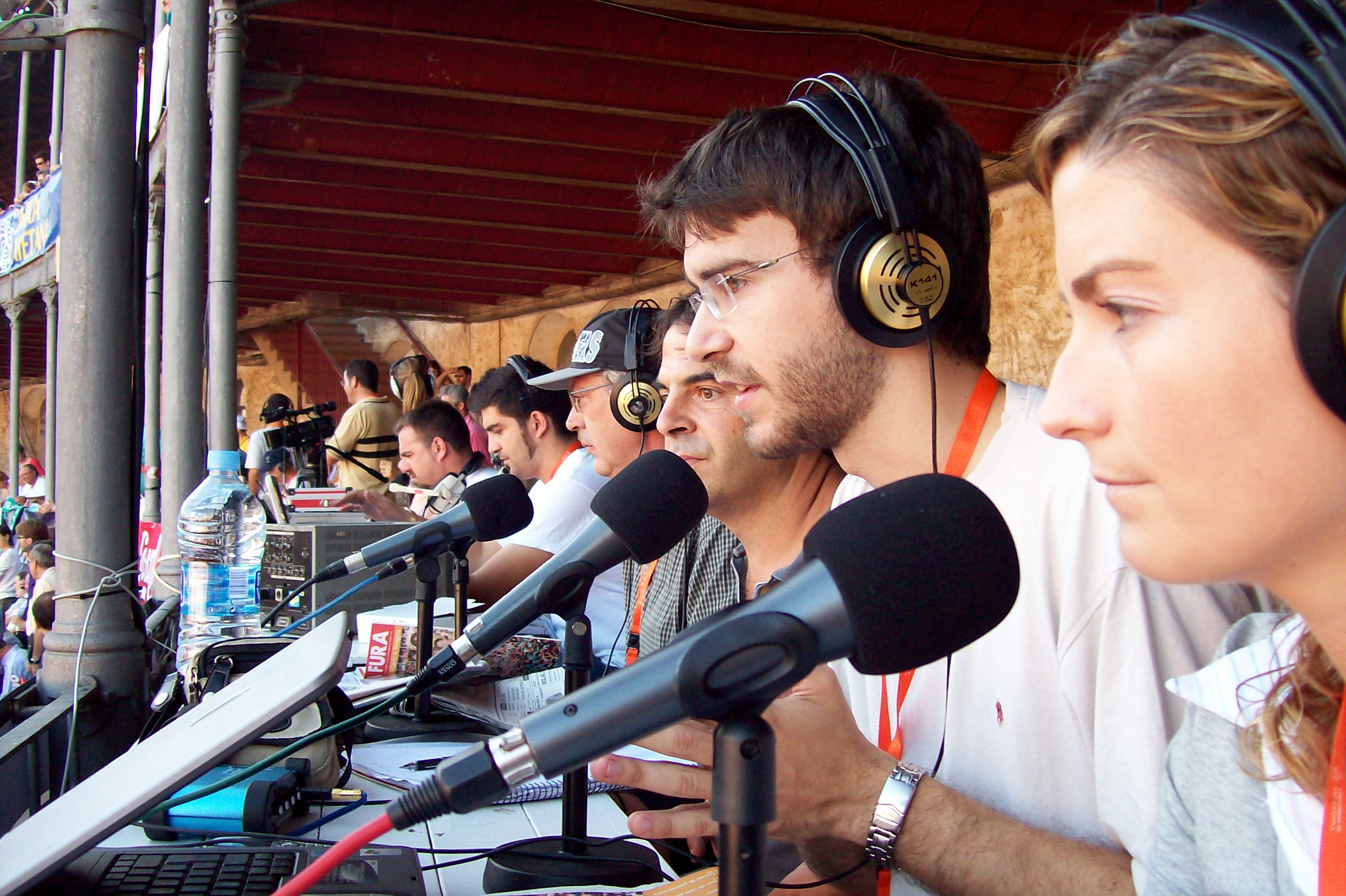 Retransmetent el Concurs de Castells de 2006 per Tarragona Ràdio amb Raquel Sans, Josep Anton Falcato i Salvador Ferré