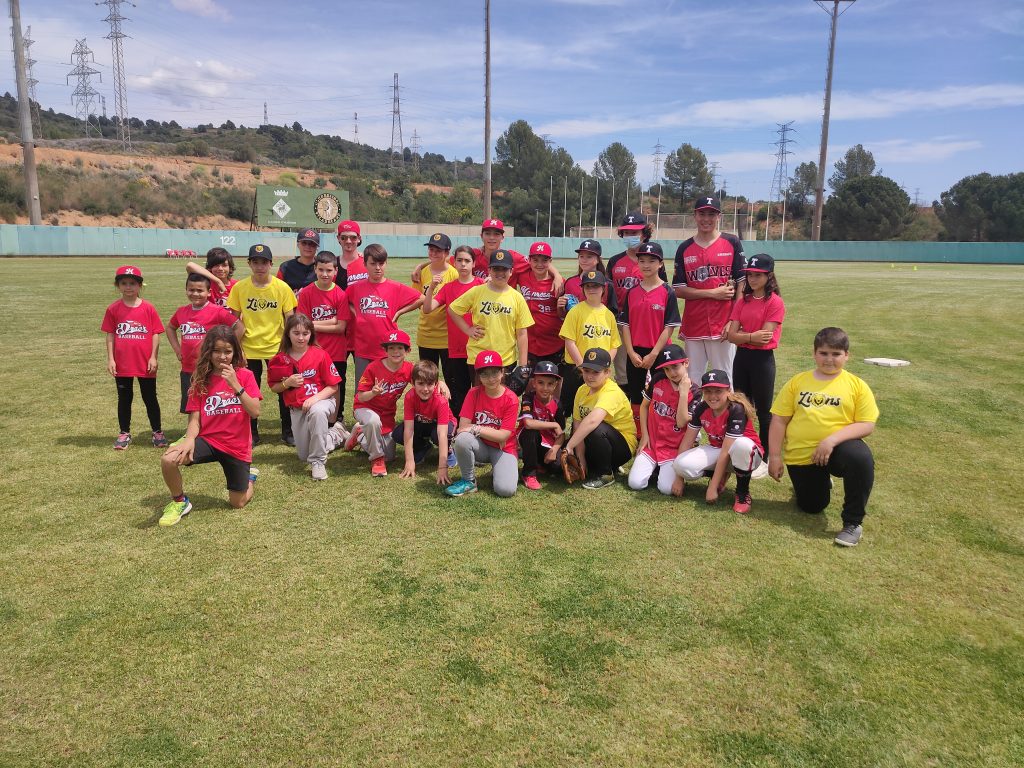 Imatge dels equips infantils Wolves i Lions, de Tarragona i Vila-seca respectivament.